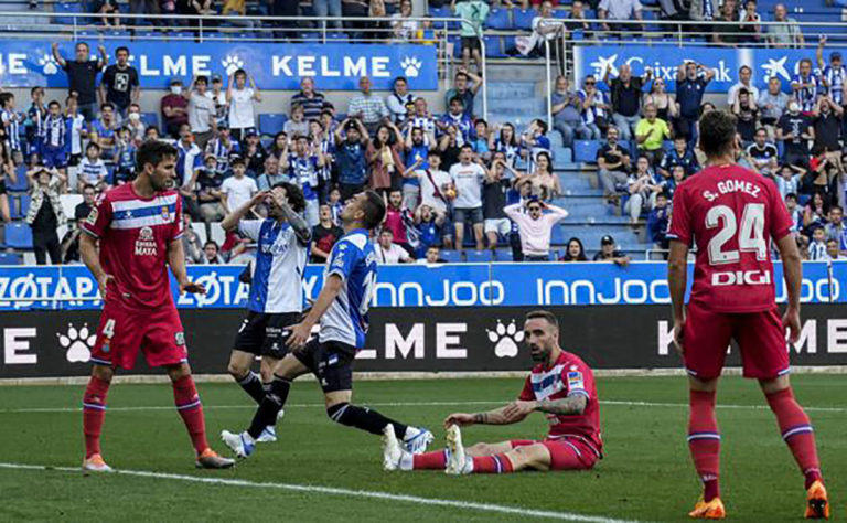 Malgrat perdre (2-1) amb l’Alabès, l’empat del Mallorca a Sevilla salva l’Espanyol