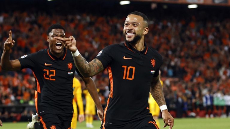 [VÍDEO] Memphis marca per Holanda (3-2) el gol decisiu en el minut 93