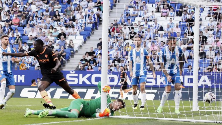 L’Espanyol passa de celebrar una remuntada a veure (2-2) com li volen dos punts