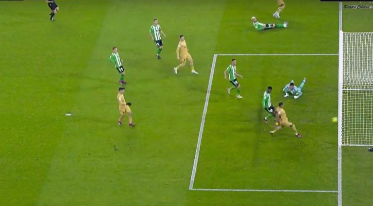 El Barça no passa angúnies (1-2) al Villamarín per acabar la primera volta amb 50 punts