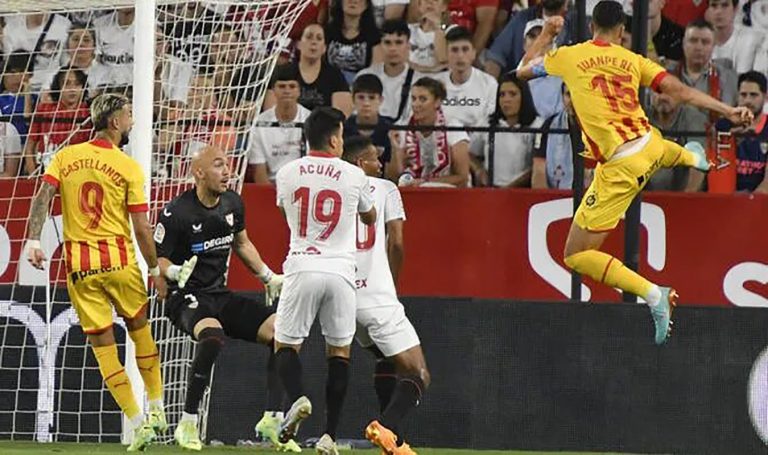 El Girona gairebé certifica la permanència (0-2) a Sevilla